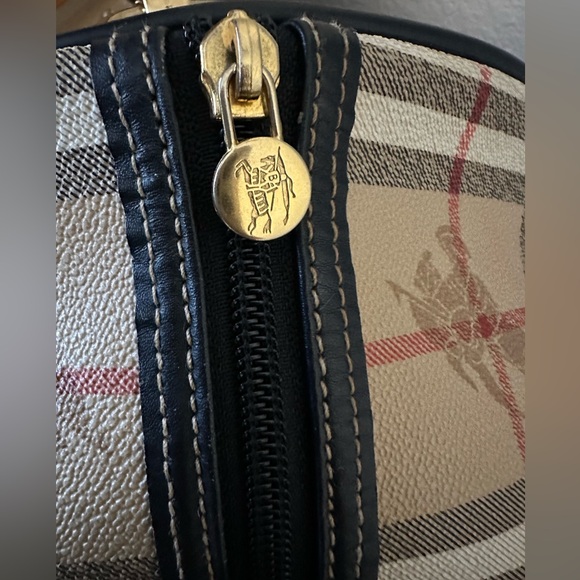 Burberrys Haymarket Check Travel Bag W Strap EUC! - Picture 5 of 16